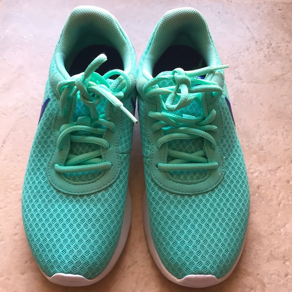 Nike teal shoes